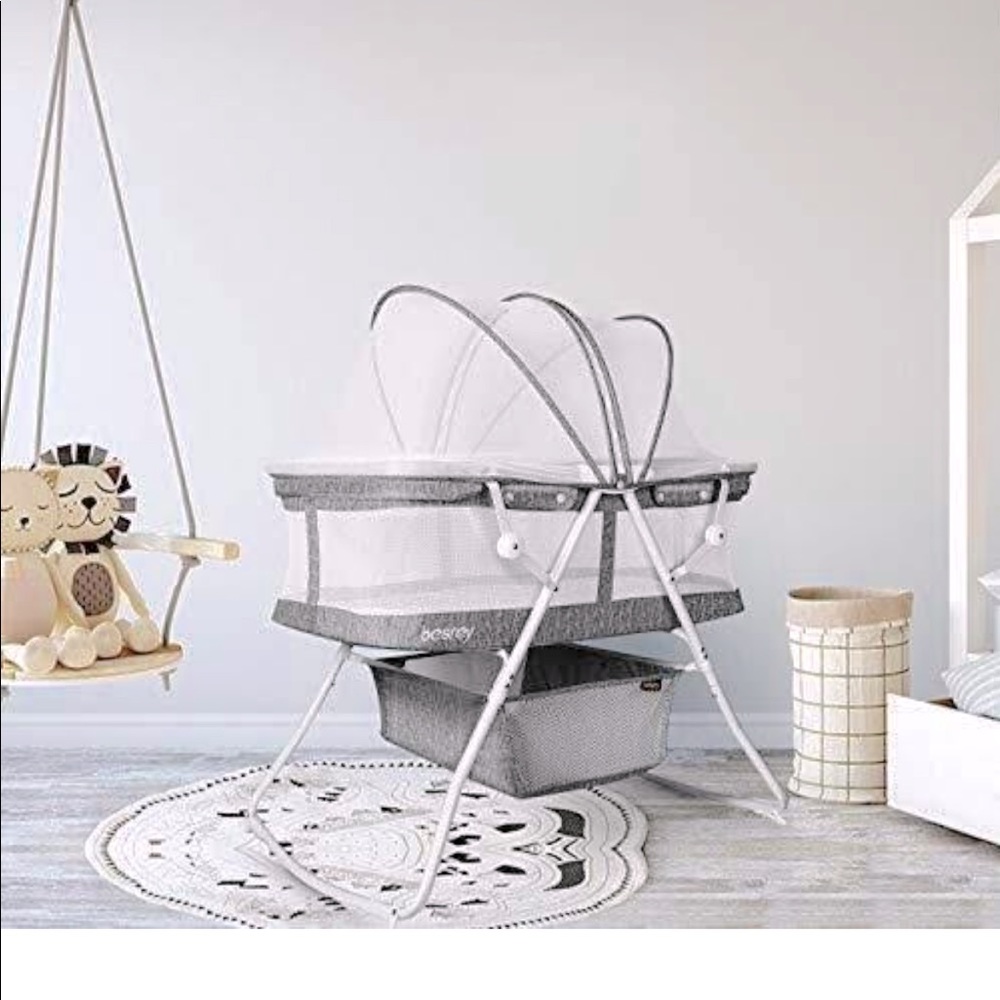NRAND NEW IN BOX!!! Besrey Bassinet